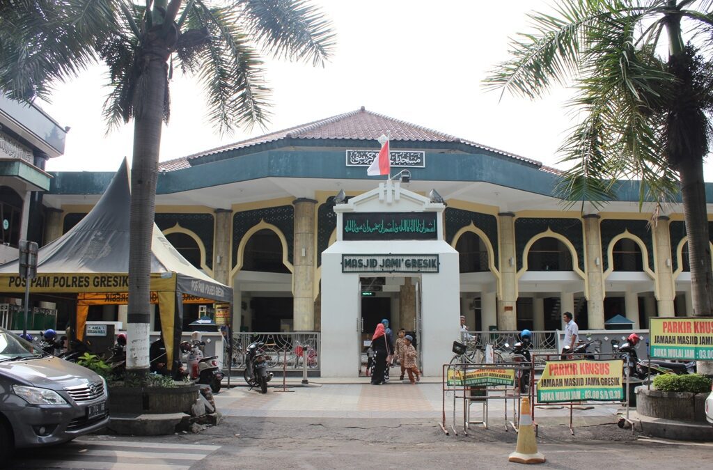Menjelajah Wisata Religi Gresik: Dari Makam Sunan Giri hingga Masjid Agung