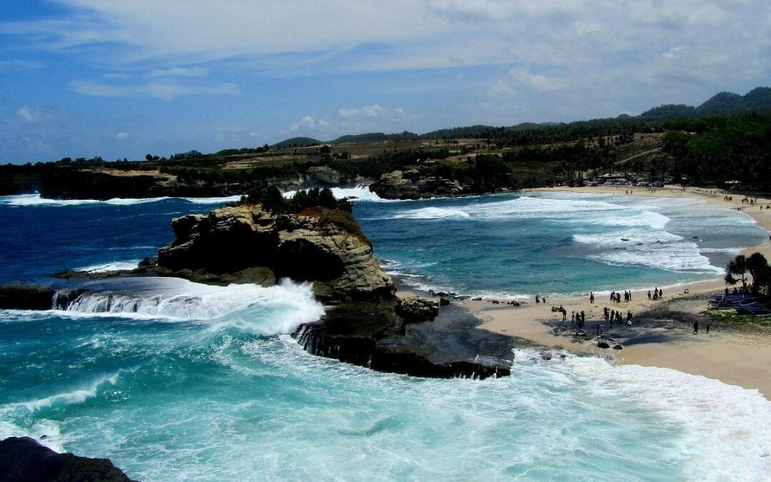 Pantai Klayar: Seruling Laut & Keajaiban Alam di Pacitan