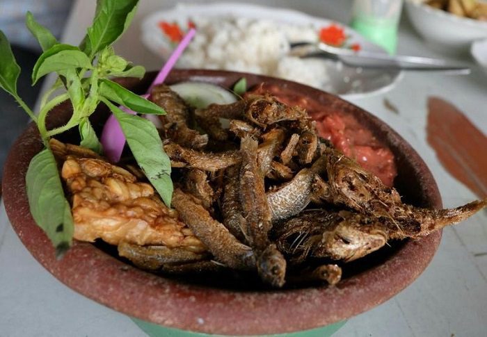 5 Warung Sego Sambel Wader Paling Enak dan Murah di Jawa Timur